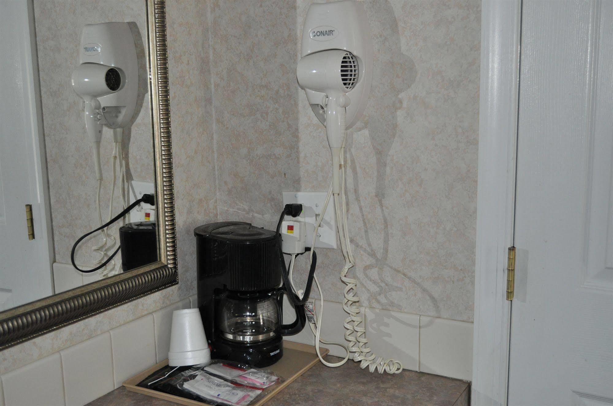 Atrium Inn & Suites Galloway Buitenkant foto