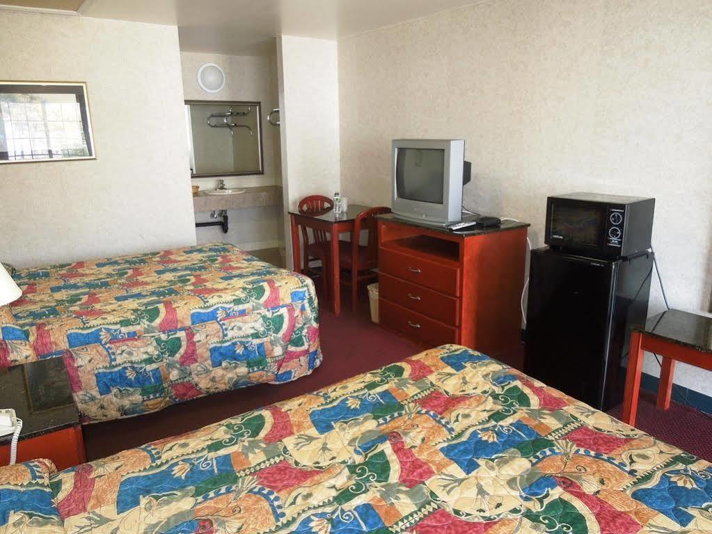 Atrium Inn & Suites Galloway Buitenkant foto